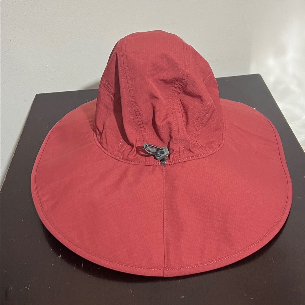 Outdoor Research Women's Wide Brim Sun Hat in Burgundy and Black - Picture 11 of 13